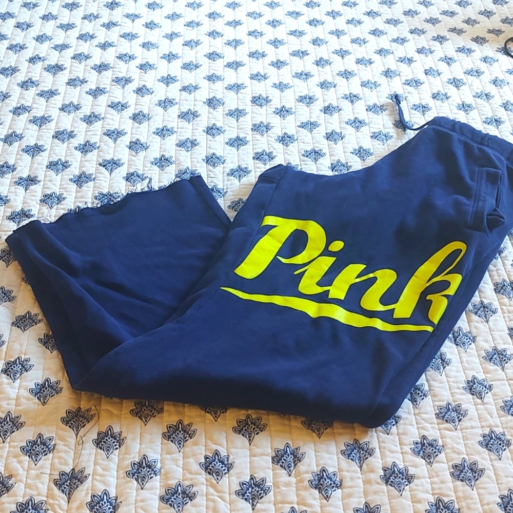 Wide leg VS Pink sweatpants